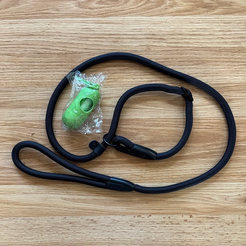 NWOT Slip Dog Leash + Waste Bag Holder 🐾